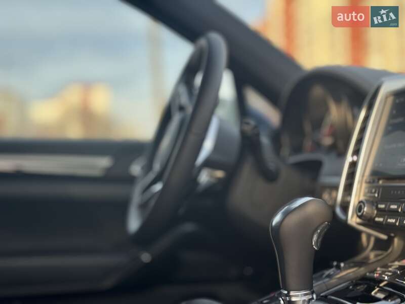 Внедорожник / Кроссовер Porsche Cayenne 2016 в Киеве