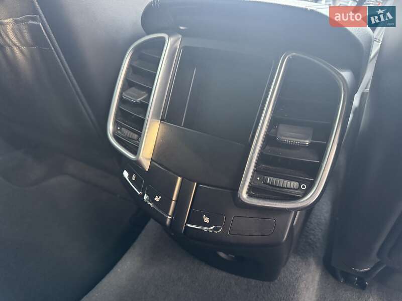 Внедорожник / Кроссовер Porsche Cayenne 2016 в Киеве