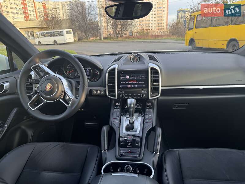 Внедорожник / Кроссовер Porsche Cayenne 2016 в Киеве