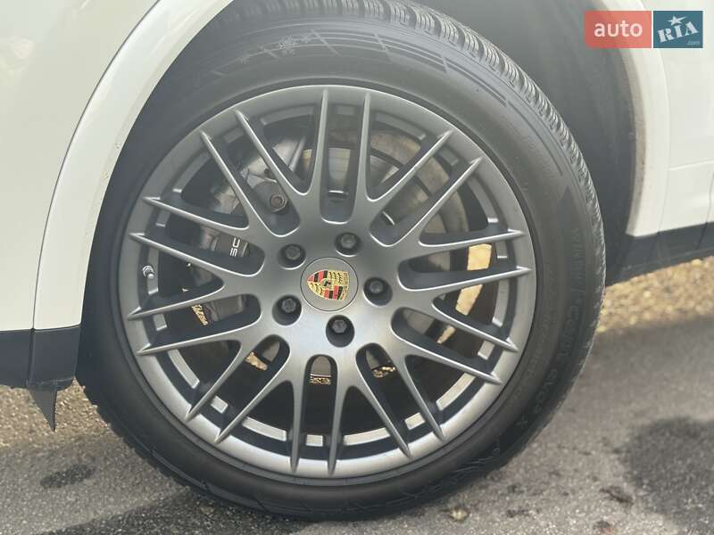 Внедорожник / Кроссовер Porsche Cayenne 2016 в Киеве