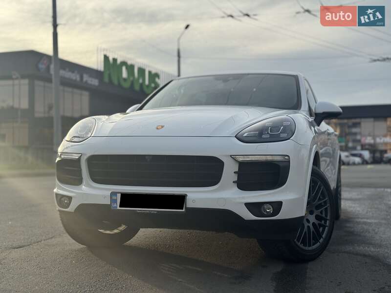 Внедорожник / Кроссовер Porsche Cayenne 2016 в Киеве