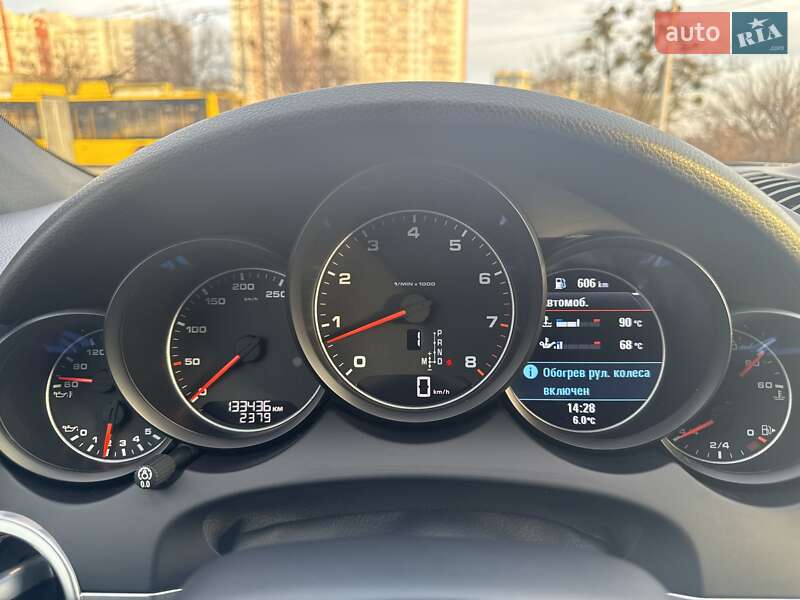 Внедорожник / Кроссовер Porsche Cayenne 2016 в Киеве