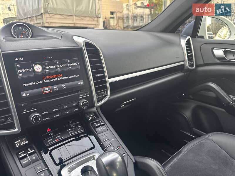 Внедорожник / Кроссовер Porsche Cayenne 2016 в Киеве