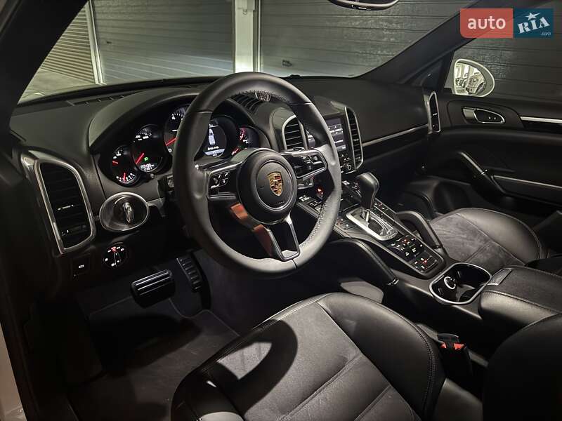 Внедорожник / Кроссовер Porsche Cayenne 2016 в Киеве