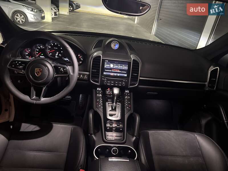 Внедорожник / Кроссовер Porsche Cayenne 2016 в Киеве