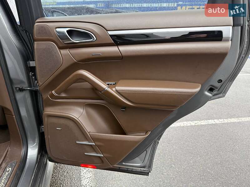 Внедорожник / Кроссовер Porsche Cayenne 2016 в Киеве фото 6 Внедорожник / Кроссовер Porsche Cayenne 2016 в Киеве