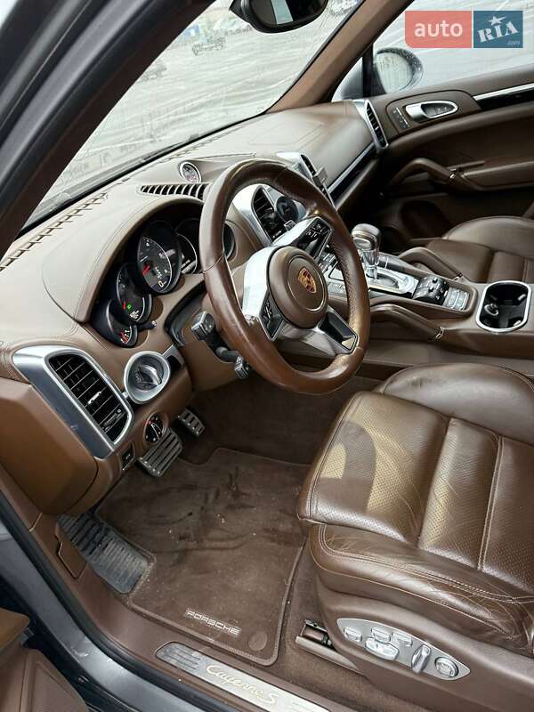 Внедорожник / Кроссовер Porsche Cayenne 2016 в Киеве фото 41 Внедорожник / Кроссовер Porsche Cayenne 2016 в Киеве