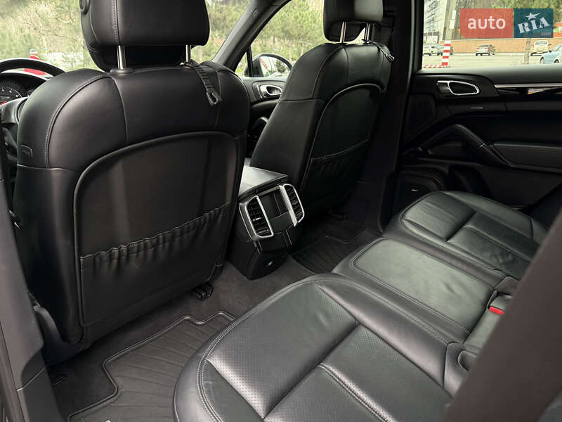 Внедорожник / Кроссовер Porsche Cayenne 2014 в Одессе
