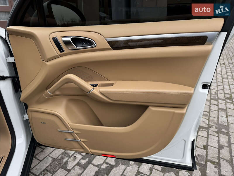 Позашляховик / Кросовер Porsche Cayenne 2012 в Львові фото 19 Позашляховик / Кросовер Porsche Cayenne 2012 в Львові