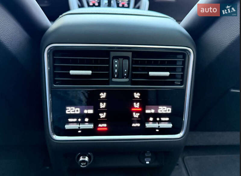 Внедорожник / Кроссовер Porsche Cayenne 2023 в Чернигове