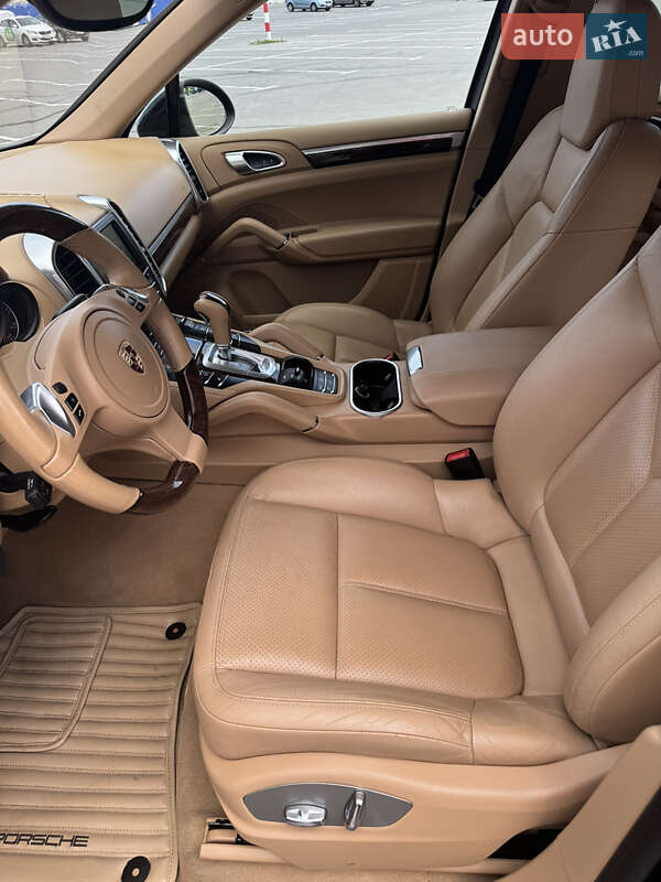 Внедорожник / Кроссовер Porsche Cayenne 2012 в Одессе