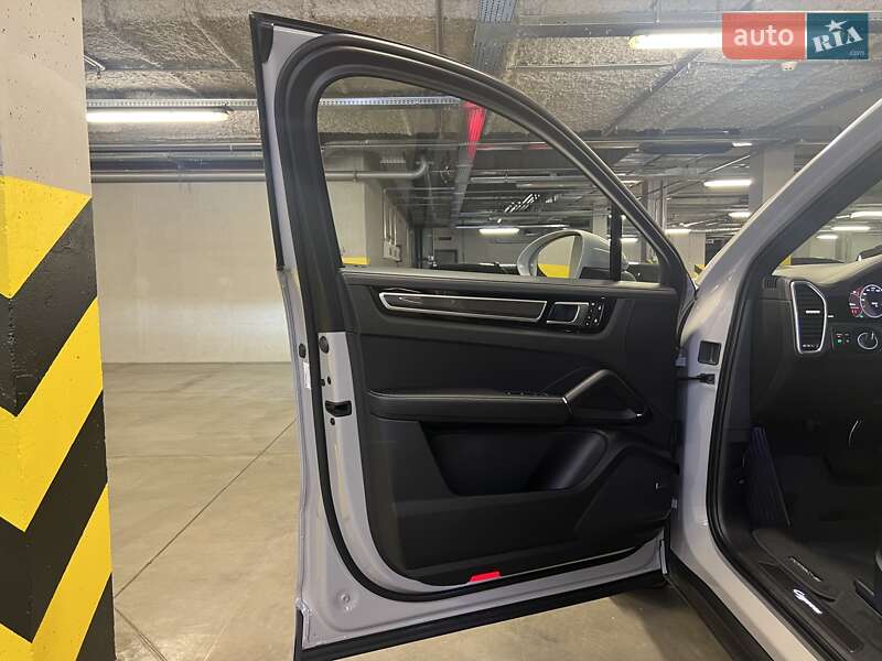 Внедорожник / Кроссовер Porsche Cayenne 2022 в Киеве фото 33 Внедорожник / Кроссовер Porsche Cayenne 2022 в Киеве