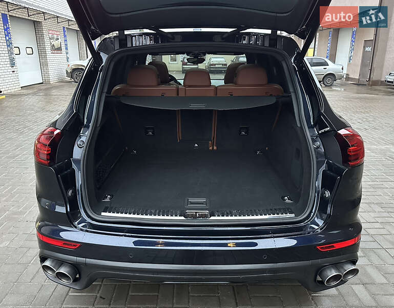 Внедорожник / Кроссовер Porsche Cayenne 2016 в Харькове