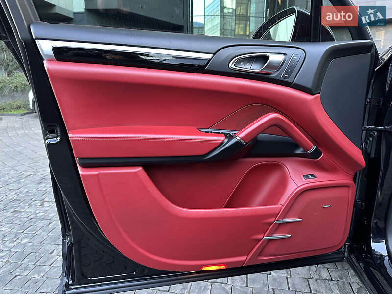 Внедорожник / Кроссовер Porsche Cayenne 2017 в Киеве фото 22 Внедорожник / Кроссовер Porsche Cayenne 2017 в Киеве