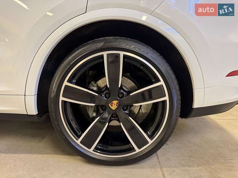Внедорожник / Кроссовер Porsche Cayenne 2019 в Киеве