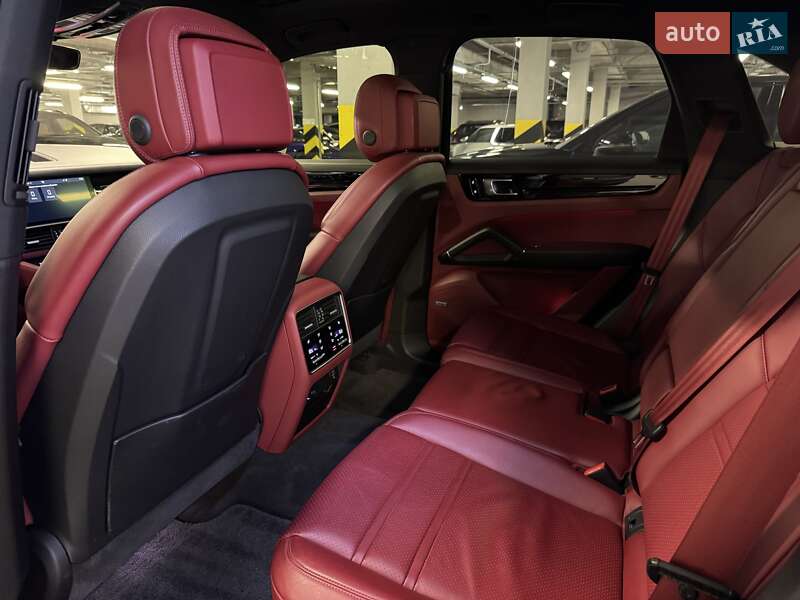 Внедорожник / Кроссовер Porsche Cayenne 2019 в Киеве