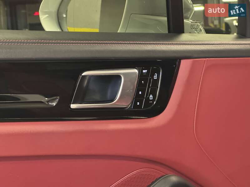 Внедорожник / Кроссовер Porsche Cayenne 2019 в Киеве