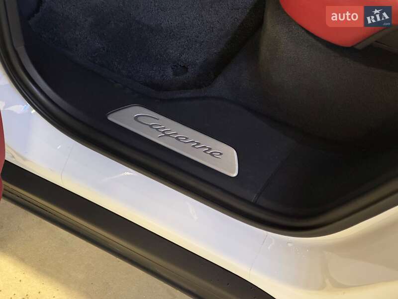 Внедорожник / Кроссовер Porsche Cayenne 2019 в Киеве