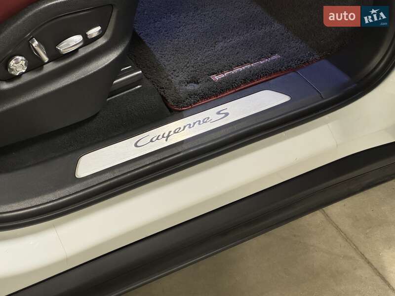 Внедорожник / Кроссовер Porsche Cayenne 2019 в Киеве