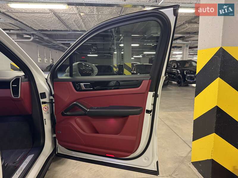 Внедорожник / Кроссовер Porsche Cayenne 2019 в Киеве