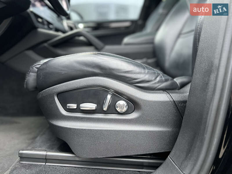 Внедорожник / Кроссовер Porsche Cayenne 2018 в Киеве фото 23 Внедорожник / Кроссовер Porsche Cayenne 2018 в Киеве