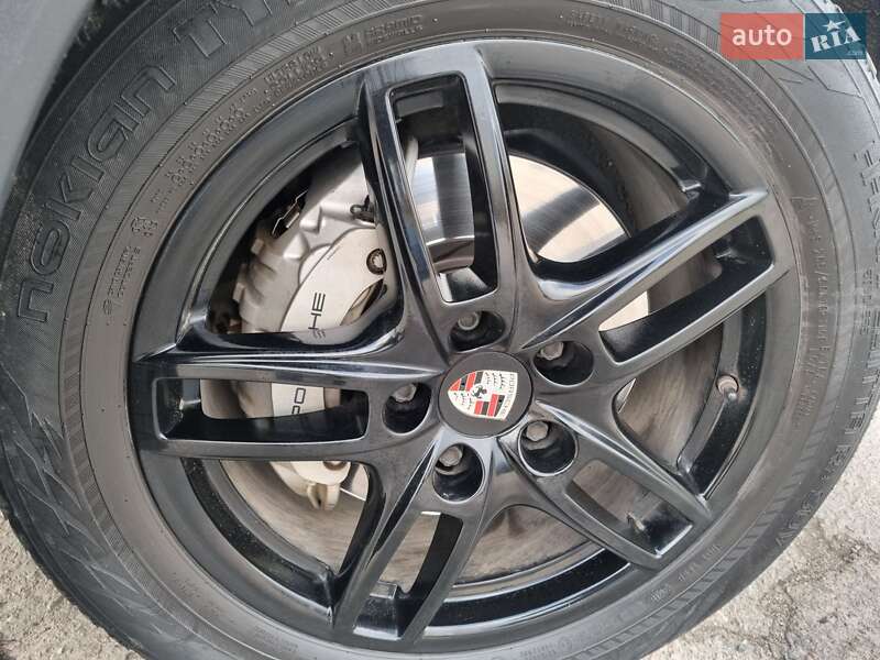 Внедорожник / Кроссовер Porsche Cayenne 2013 в Ровно