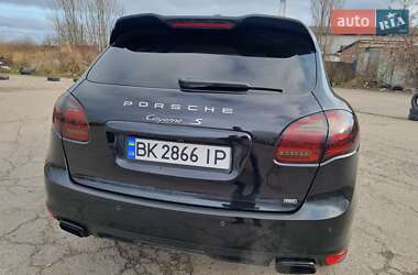 Внедорожник / Кроссовер Porsche Cayenne 2013 в Ровно
