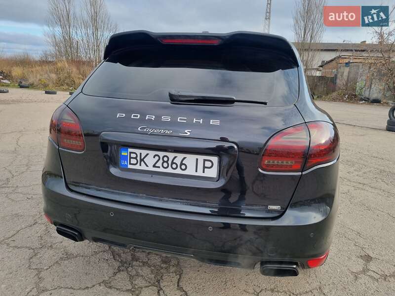 Внедорожник / Кроссовер Porsche Cayenne 2013 в Ровно