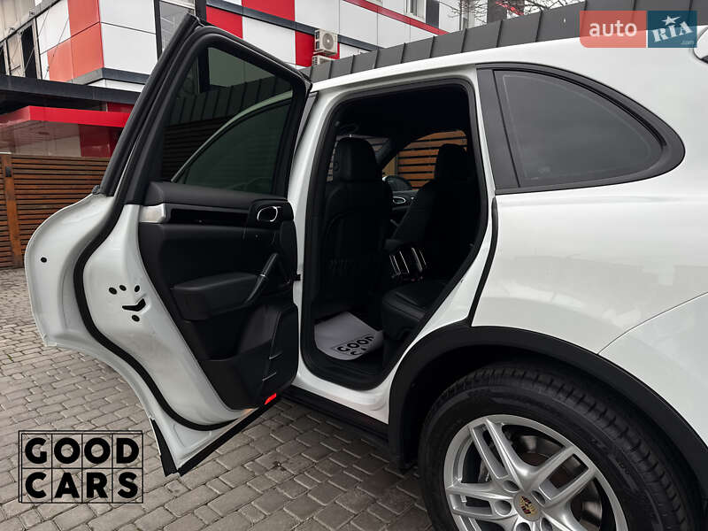 Внедорожник / Кроссовер Porsche Cayenne 2013 в Одессе