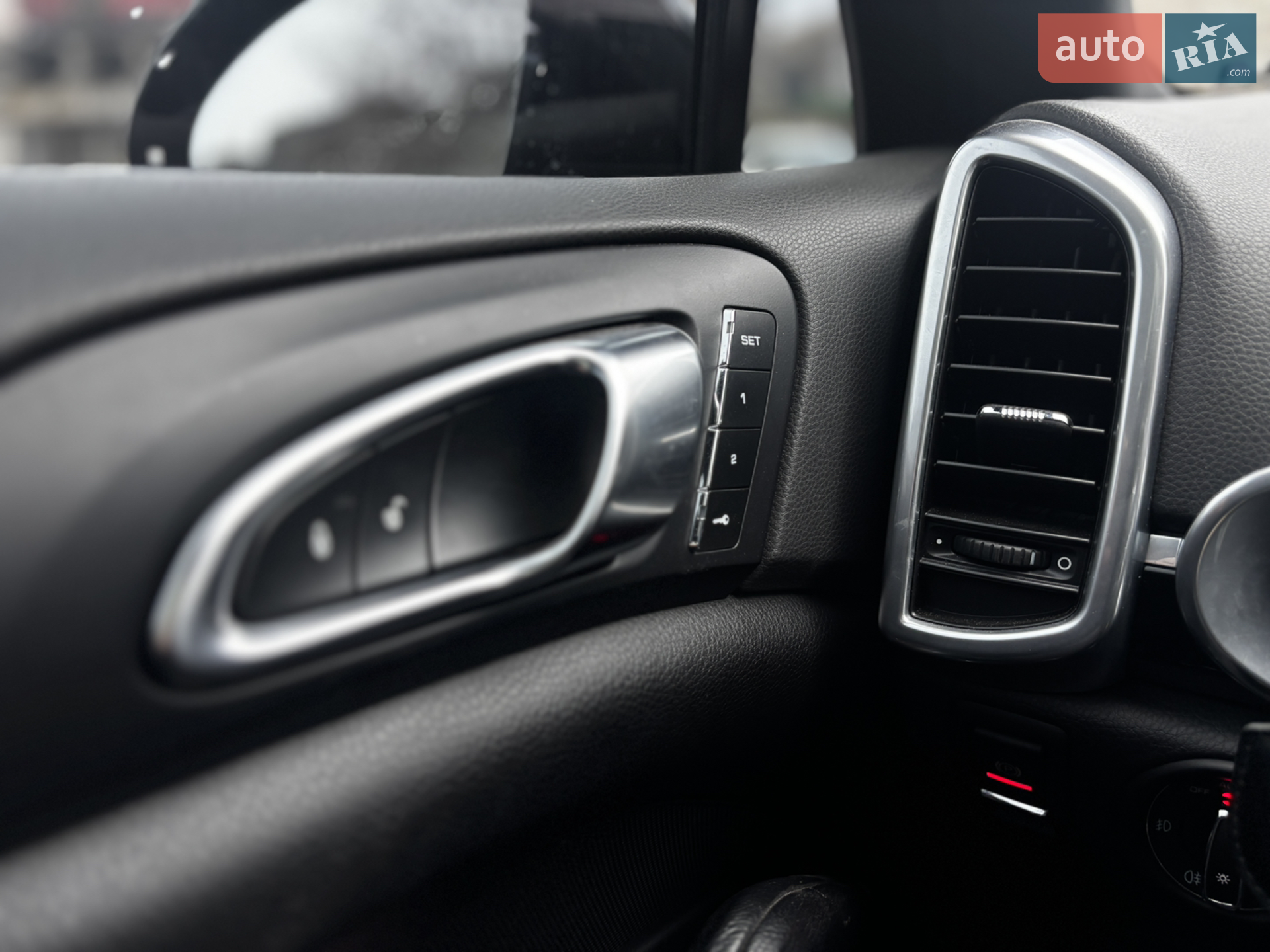 2016 Porsche Cayenne - мініатюра 17