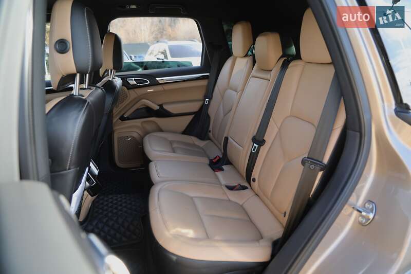 Внедорожник / Кроссовер Porsche Cayenne 2016 в Харькове