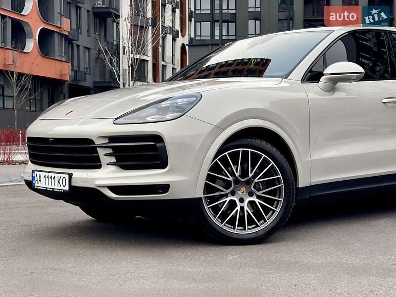 Внедорожник / Кроссовер Porsche Cayenne 2021 в Киеве