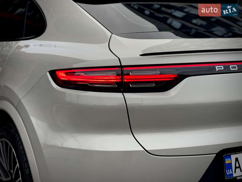 Внедорожник / Кроссовер Porsche Cayenne 2021 в Киеве