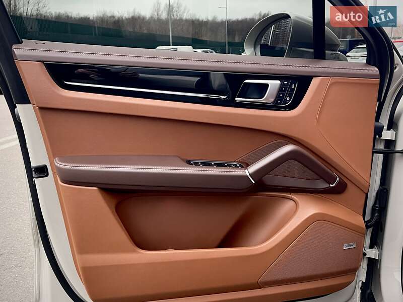 Внедорожник / Кроссовер Porsche Cayenne 2021 в Киеве