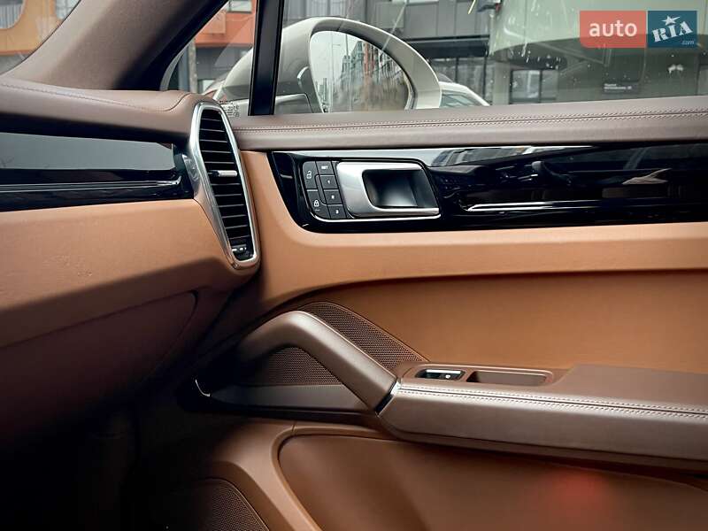 Внедорожник / Кроссовер Porsche Cayenne 2021 в Киеве