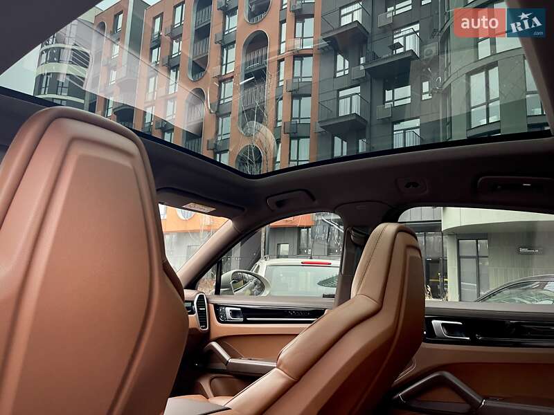 Внедорожник / Кроссовер Porsche Cayenne 2021 в Киеве