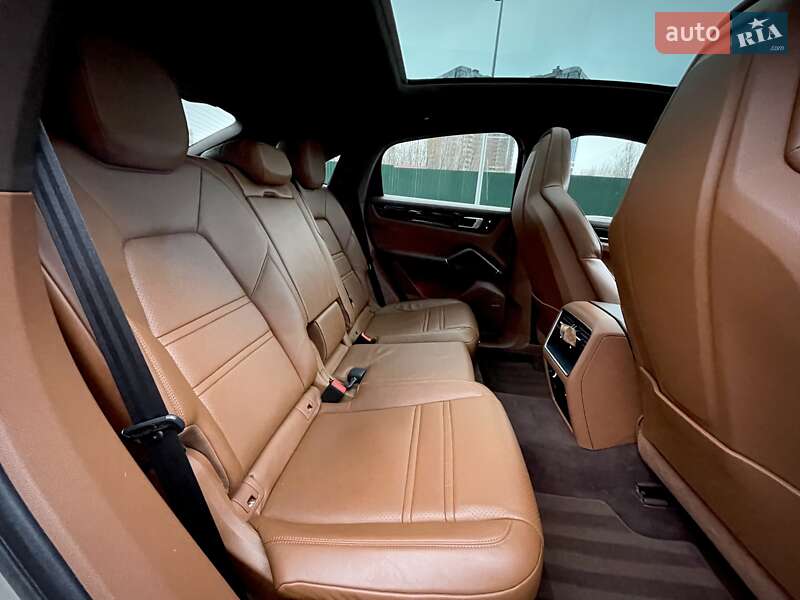 Внедорожник / Кроссовер Porsche Cayenne 2021 в Киеве