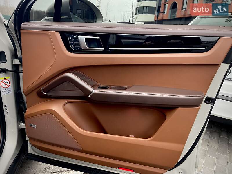 Внедорожник / Кроссовер Porsche Cayenne 2021 в Киеве