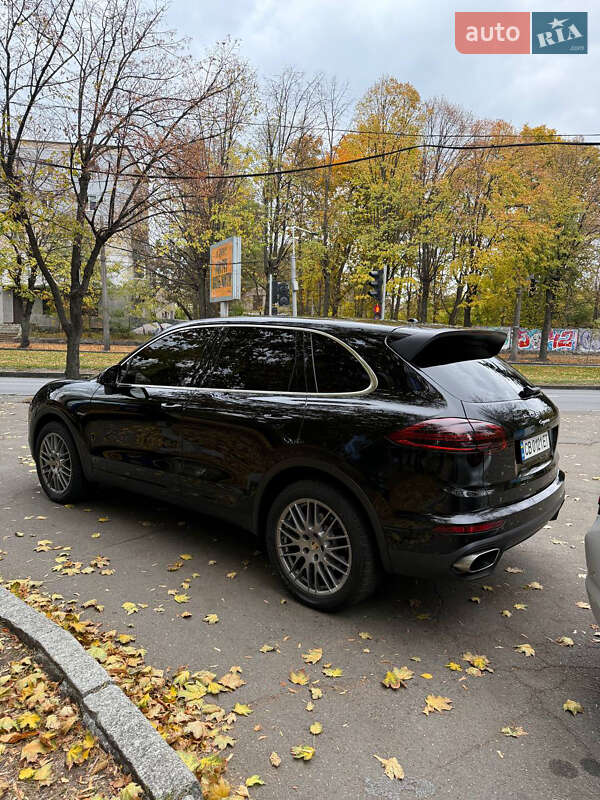 Позашляховик / Кросовер Porsche Cayenne 2015 в Дніпрі