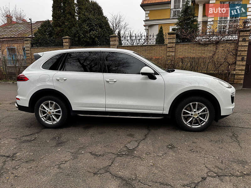 Внедорожник / Кроссовер Porsche Cayenne 2015 в Киеве