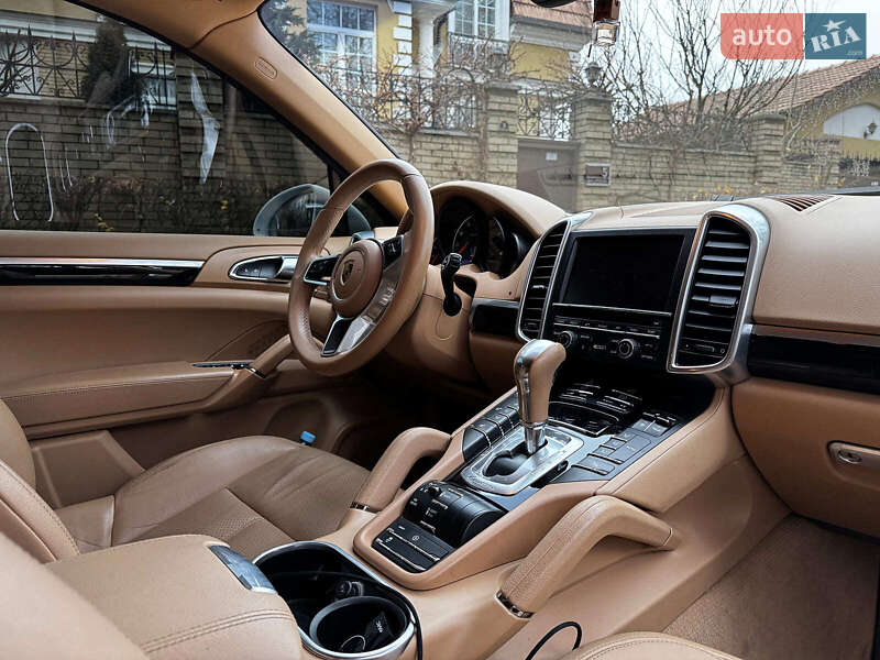 Внедорожник / Кроссовер Porsche Cayenne 2015 в Киеве