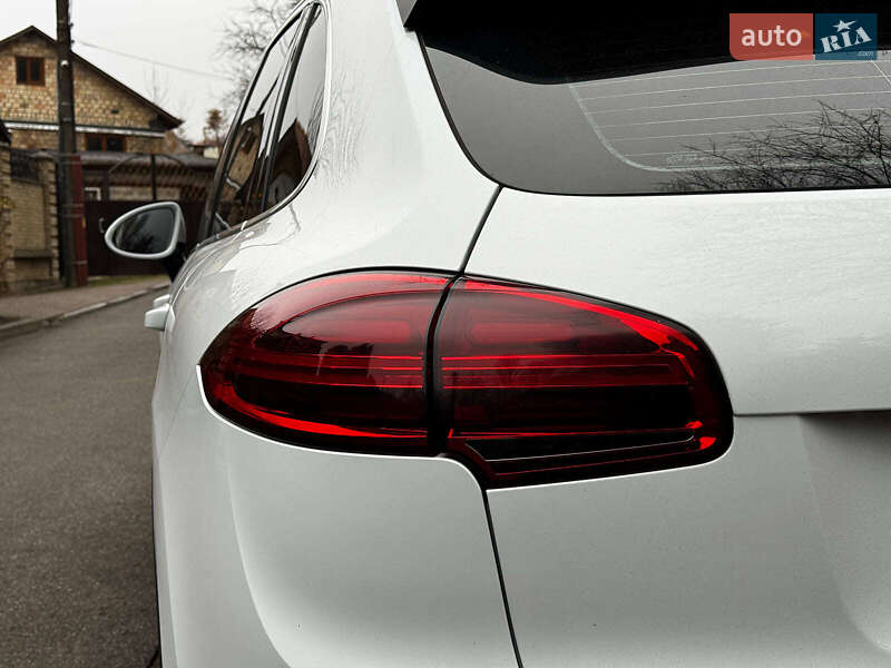 Внедорожник / Кроссовер Porsche Cayenne 2015 в Киеве