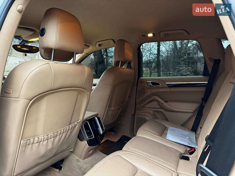 Внедорожник / Кроссовер Porsche Cayenne 2015 в Киеве