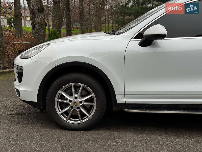 Внедорожник / Кроссовер Porsche Cayenne 2015 в Киеве