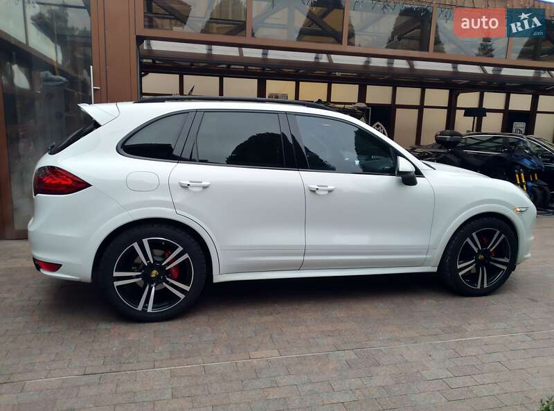 Внедорожник / Кроссовер Porsche Cayenne 2014 в Киеве