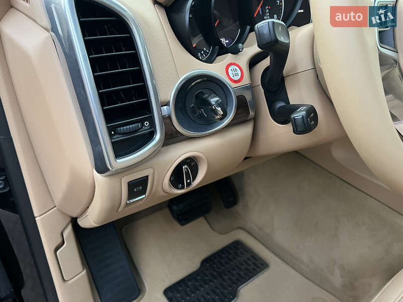 Внедорожник / Кроссовер Porsche Cayenne 2015 в Киеве фото 134 Внедорожник / Кроссовер Porsche Cayenne 2015 в Киеве