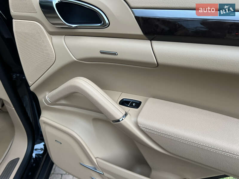 Внедорожник / Кроссовер Porsche Cayenne 2015 в Киеве фото 174 Внедорожник / Кроссовер Porsche Cayenne 2015 в Киеве