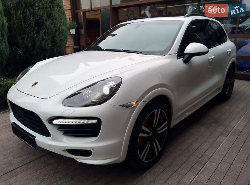 Внедорожник / Кроссовер Porsche Cayenne 2014 в Киеве