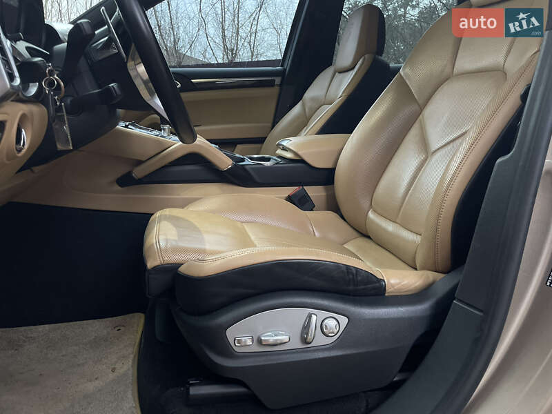 Внедорожник / Кроссовер Porsche Cayenne 2016 в Киеве