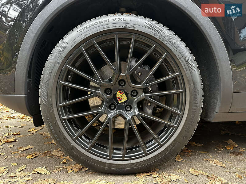 Внедорожник / Кроссовер Porsche Cayenne 2019 в Киеве
